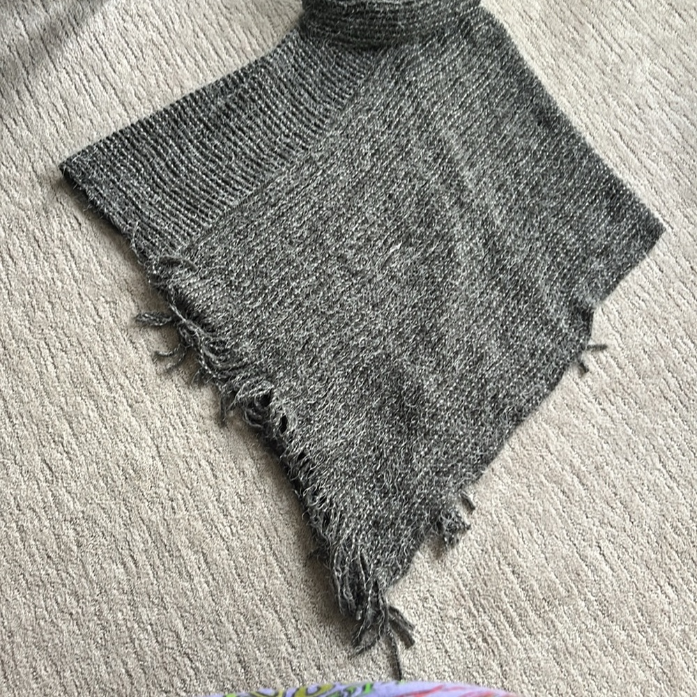 Sweater Cape. OSFM - Picture 2 of 5
